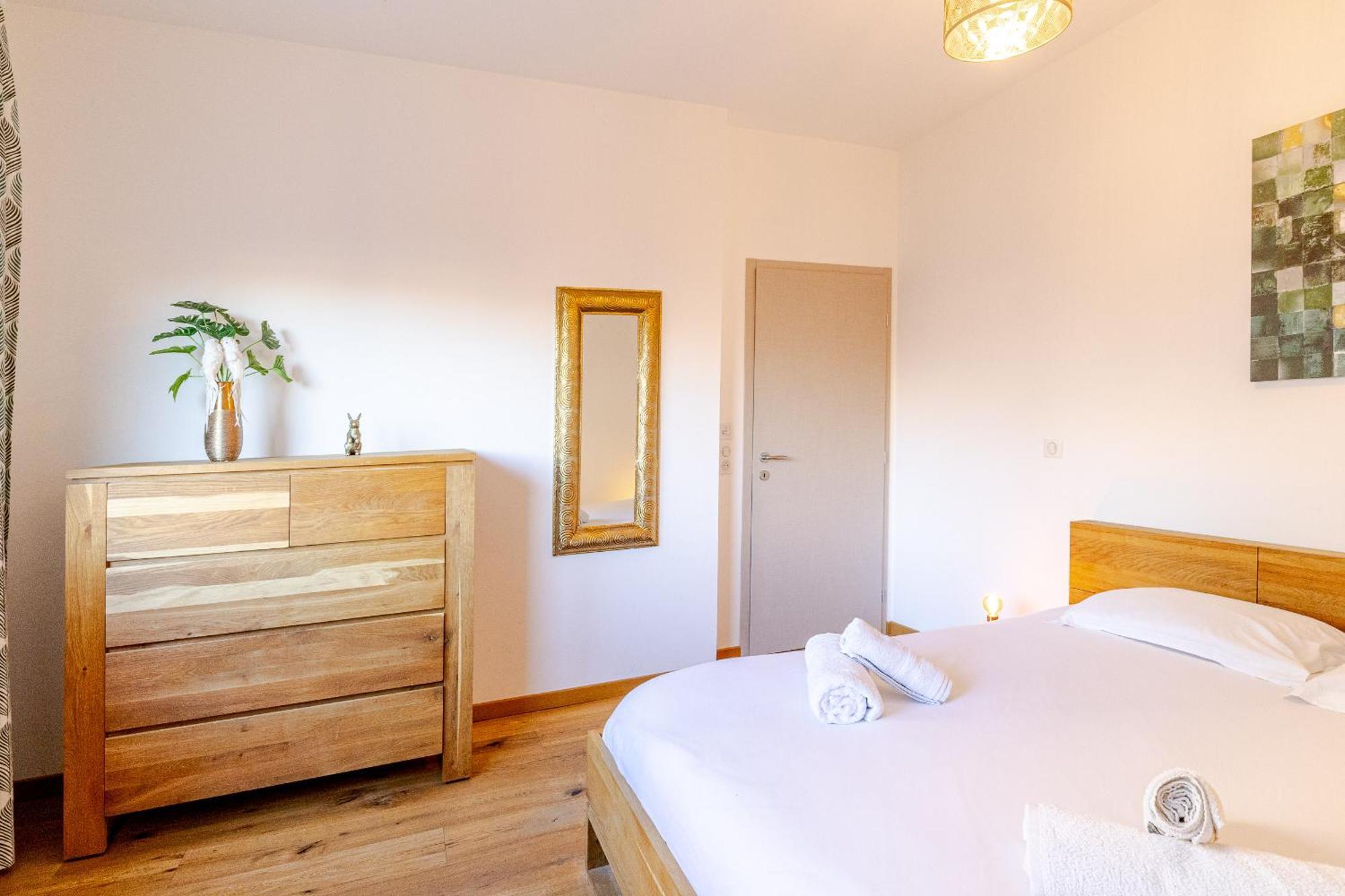 Reflet Du Veyrier 4 Etoiles - Proche Lac & Vieille Ville, Garage Prive, Secteur Recherche Annecy Luaran gambar